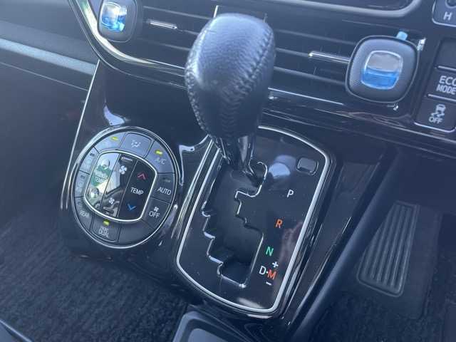 トヨタ ヴォクシー V 静岡県 2014(平26)年 7.5万km ホワイトパールクリスタルシャイン 純正９インチナビ　/・フルセグＴＶ　/・Ｂｌｕｅｔｏｏｔｈ接続　/・ＤＶＤ再生　/フリップダウンモニター　/クルーズコントロール/両側パワースライドドア　/プッシュスタート　/スマートキー　/スペアキー　/バックカメラ　/ビルトインＥＴＣ　/ＬＥＤオートライト/純正フロアマット