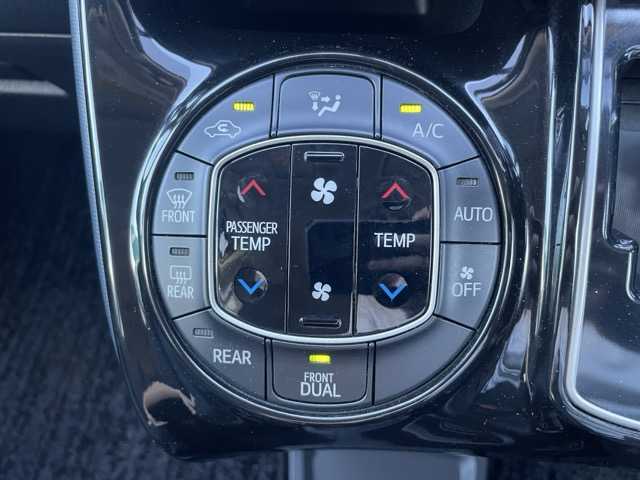 トヨタ ヴォクシー V 静岡県 2014(平26)年 7.5万km ホワイトパールクリスタルシャイン 純正９インチナビ　/・フルセグＴＶ　/・Ｂｌｕｅｔｏｏｔｈ接続　/・ＤＶＤ再生　/フリップダウンモニター　/クルーズコントロール/両側パワースライドドア　/プッシュスタート　/スマートキー　/スペアキー　/バックカメラ　/ビルトインＥＴＣ　/ＬＥＤオートライト/純正フロアマット