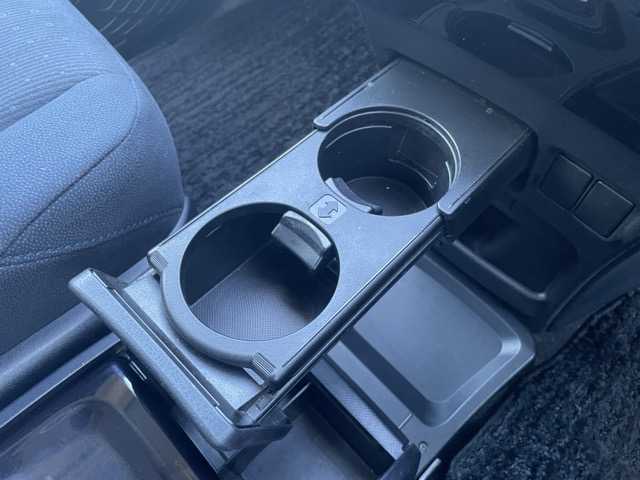 トヨタ ヴォクシー V 静岡県 2014(平26)年 7.5万km ホワイトパールクリスタルシャイン 純正９インチナビ　/・フルセグＴＶ　/・Ｂｌｕｅｔｏｏｔｈ接続　/・ＤＶＤ再生　/フリップダウンモニター　/クルーズコントロール/両側パワースライドドア　/プッシュスタート　/スマートキー　/スペアキー　/バックカメラ　/ビルトインＥＴＣ　/ＬＥＤオートライト/純正フロアマット