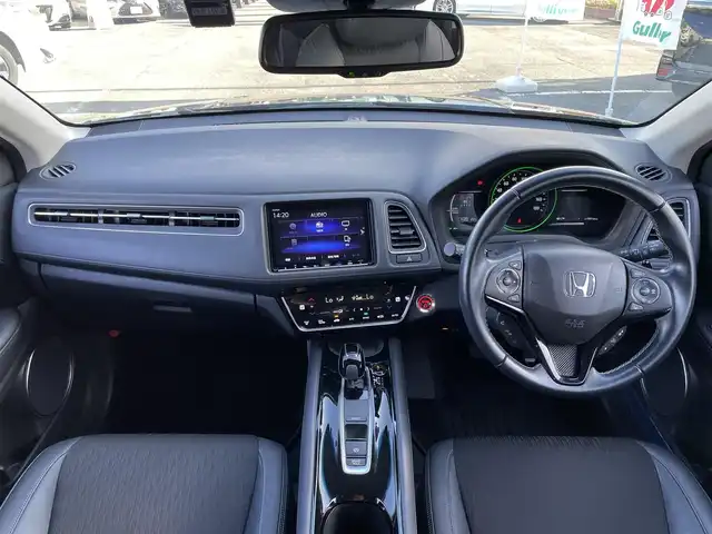 ホンダ ヴェゼル ハイブリッド Z ホンダセンシング 千葉県 2021(令3)年 2.2万km クリスタルブラックパール ホンダセンシング/・衝突軽減ブレーキ/・レーンキープアシスト/・標識認識機能/・先行車発進お知らせ機能/・アダプティブクルーズコントロール/純正8インチSDナビ【VXM-217VFEi】/・CD/DVD/MSV/Bluetooth/フルセグ/バックカメラ/ハーフレザーシート/前席シートヒーター/スマートキー/パドルシフト/リアクティブフォースペダル/純正LEDヘッドライト/フォグランプ/純正17インチアルミホイール/ビルトインETC/社外前後ドライブレコーダー/本革巻きステアリング/ドアバイザー/サイド＆カーテンエアバッグ