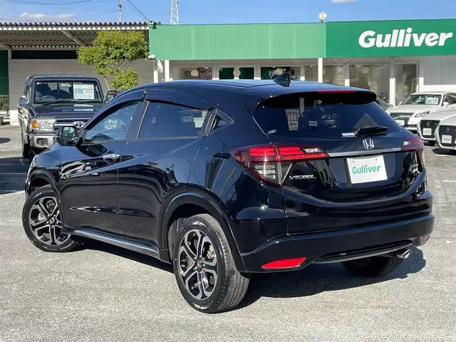 ホンダ ヴェゼル ハイブリッド Z ホンダセンシング 千葉県 2021(令3)年 2.2万km クリスタルブラックパール ホンダセンシング/・衝突軽減ブレーキ/・レーンキープアシスト/・標識認識機能/・先行車発進お知らせ機能/・アダプティブクルーズコントロール/純正8インチSDナビ【VXM-217VFEi】/・CD/DVD/MSV/Bluetooth/フルセグ/バックカメラ/ハーフレザーシート/前席シートヒーター/スマートキー/パドルシフト/リアクティブフォースペダル/純正LEDヘッドライト/フォグランプ/純正17インチアルミホイール/ビルトインETC/社外前後ドライブレコーダー/本革巻きステアリング/ドアバイザー/サイド＆カーテンエアバッグ