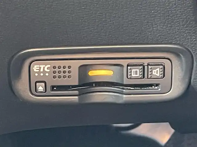 ホンダ ヴェゼル ハイブリッド Z ホンダセンシング 千葉県 2021(令3)年 2.2万km クリスタルブラックパール ホンダセンシング/・衝突軽減ブレーキ/・レーンキープアシスト/・標識認識機能/・先行車発進お知らせ機能/・アダプティブクルーズコントロール/純正8インチSDナビ【VXM-217VFEi】/・CD/DVD/MSV/Bluetooth/フルセグ/バックカメラ/ハーフレザーシート/前席シートヒーター/スマートキー/パドルシフト/リアクティブフォースペダル/純正LEDヘッドライト/フォグランプ/純正17インチアルミホイール/ビルトインETC/社外前後ドライブレコーダー/本革巻きステアリング/ドアバイザー/サイド＆カーテンエアバッグ