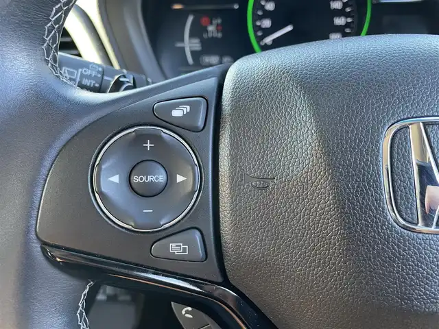 ホンダ ヴェゼル ハイブリッド Z ホンダセンシング 千葉県 2021(令3)年 2.2万km クリスタルブラックパール ホンダセンシング/・衝突軽減ブレーキ/・レーンキープアシスト/・標識認識機能/・先行車発進お知らせ機能/・アダプティブクルーズコントロール/純正8インチSDナビ【VXM-217VFEi】/・CD/DVD/MSV/Bluetooth/フルセグ/バックカメラ/ハーフレザーシート/前席シートヒーター/スマートキー/パドルシフト/リアクティブフォースペダル/純正LEDヘッドライト/フォグランプ/純正17インチアルミホイール/ビルトインETC/社外前後ドライブレコーダー/本革巻きステアリング/ドアバイザー/サイド＆カーテンエアバッグ