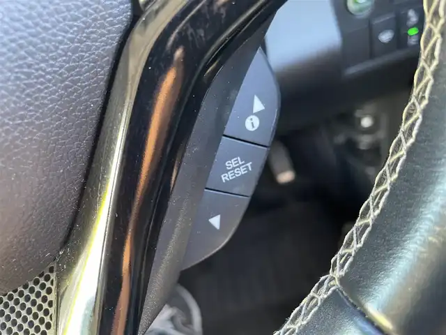 ホンダ ヴェゼル ハイブリッド Z ホンダセンシング 千葉県 2021(令3)年 2.2万km クリスタルブラックパール ホンダセンシング/・衝突軽減ブレーキ/・レーンキープアシスト/・標識認識機能/・先行車発進お知らせ機能/・アダプティブクルーズコントロール/純正8インチSDナビ【VXM-217VFEi】/・CD/DVD/MSV/Bluetooth/フルセグ/バックカメラ/ハーフレザーシート/前席シートヒーター/スマートキー/パドルシフト/リアクティブフォースペダル/純正LEDヘッドライト/フォグランプ/純正17インチアルミホイール/ビルトインETC/社外前後ドライブレコーダー/本革巻きステアリング/ドアバイザー/サイド＆カーテンエアバッグ