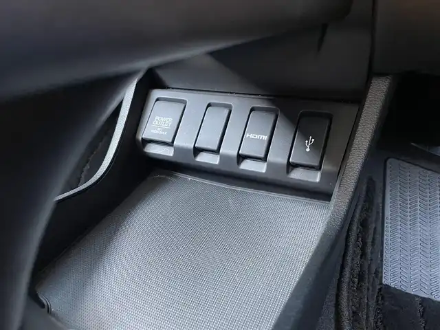 ホンダ ヴェゼル ハイブリッド Z ホンダセンシング 千葉県 2021(令3)年 2.2万km クリスタルブラックパール ホンダセンシング/・衝突軽減ブレーキ/・レーンキープアシスト/・標識認識機能/・先行車発進お知らせ機能/・アダプティブクルーズコントロール/純正8インチSDナビ【VXM-217VFEi】/・CD/DVD/MSV/Bluetooth/フルセグ/バックカメラ/ハーフレザーシート/前席シートヒーター/スマートキー/パドルシフト/リアクティブフォースペダル/純正LEDヘッドライト/フォグランプ/純正17インチアルミホイール/ビルトインETC/社外前後ドライブレコーダー/本革巻きステアリング/ドアバイザー/サイド＆カーテンエアバッグ