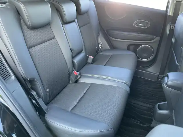 ホンダ ヴェゼル ハイブリッド Z ホンダセンシング 千葉県 2021(令3)年 2.2万km クリスタルブラックパール ホンダセンシング/・衝突軽減ブレーキ/・レーンキープアシスト/・標識認識機能/・先行車発進お知らせ機能/・アダプティブクルーズコントロール/純正8インチSDナビ【VXM-217VFEi】/・CD/DVD/MSV/Bluetooth/フルセグ/バックカメラ/ハーフレザーシート/前席シートヒーター/スマートキー/パドルシフト/リアクティブフォースペダル/純正LEDヘッドライト/フォグランプ/純正17インチアルミホイール/ビルトインETC/社外前後ドライブレコーダー/本革巻きステアリング/ドアバイザー/サイド＆カーテンエアバッグ