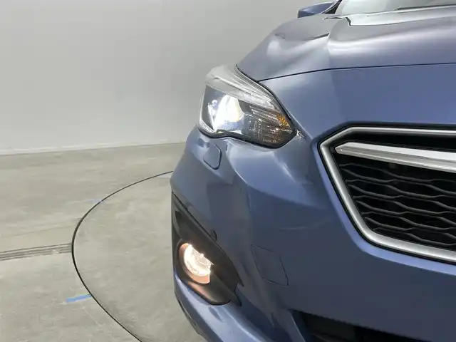 スバル インプレッサ スポーツ 1．6i－Lアイサイト 岡山県 2017(平29)年 3.7万km クォーツブルーP 純正8インチナビ(CN-LR820D)/【フルセグ/AM/FM/USB/AUX/CD/DVD】/衝突軽減ブレーキ/ブラインドスポットモニター/踏み間違い防止装置/バックカメラ/ＥＴＣ/純正ドライブレコーダー(前)/純正フロアマット/純正アルミ/ステアリング連動ヘッドランプ/コーナーセンサー/レーンキープアシスト/オートLEDヘッドライト/オートハイビーム/ドアバイザー/レベライザー/スマートキー×２