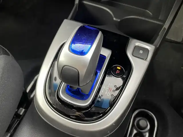 ホンダ フィット ハイブリット Fパッケージ 福井県 2014(平26)年 1.3万km ブリリアントスポーティブルーメタリック2トーン 純正ナビ/(ワンセグ/CD/MDMI/USB/Bluetooth)/バックカメラ/衝突軽減システム/ステアリングスイッチ/ETC/前方ドライブレコーダー/横滑り防止装置/電動格納ウインカーミラー/フロアマット/ドアバイザー/プッシュスタート/スマートキー/W＋サイド＋カーテンSRS＋ABS/取扱説明書