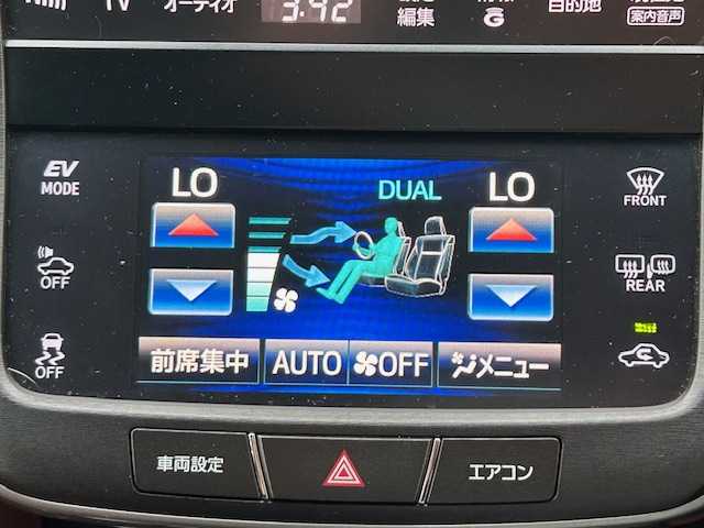 トヨタ クラウン ハイブリッド 茨城県 2014(平26)年 5.7万km 黒 純正ＳＤナビ　/-BT/AM/FM/CD/フルセグTV/クルーズコントロール　/ドライブレコーダー　/ＥＴＣ　/バックカメラ　/D席N席シートヒーター/D席N席パワーシート　/パーキングアシスト　/コーナーセンサー前後/ＬＥＤヘッドライト　/ＶＳＣ　/オートマチックハイビーム/純正17インチアルミホイール/プッシュスタート/パワーステアリング/パワーウィンドウ