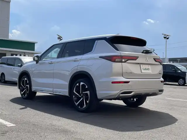 三菱 アウトランダー ＰＨＥＶ G 東京都 2024(令6)年 0.4万km ホワイトダイヤモンド FSRエアロ/純正ナビ/マルチアラウンドモニター/衝突被害軽減/後側方車両検知警報/マイパイロット/シートヒーター/パワーシート/パワーバックドア/ワイヤレス充電器/ステアリングスイッチ/スマートキー
