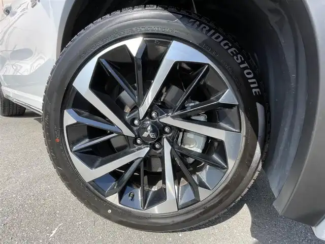 三菱 アウトランダー ＰＨＥＶ G 東京都 2024(令6)年 0.4万km ホワイトダイヤモンド FSRエアロ/純正ナビ/マルチアラウンドモニター/衝突被害軽減/後側方車両検知警報/マイパイロット/シートヒーター/パワーシート/パワーバックドア/ワイヤレス充電器/ステアリングスイッチ/スマートキー