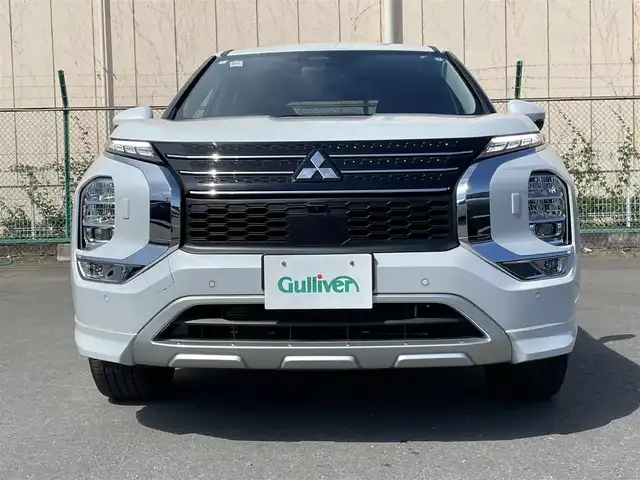 三菱 アウトランダー ＰＨＥＶ G 東京都 2024(令6)年 0.4万km ホワイトダイヤモンド FSRエアロ/純正ナビ/マルチアラウンドモニター/衝突被害軽減/後側方車両検知警報/マイパイロット/シートヒーター/パワーシート/パワーバックドア/ワイヤレス充電器/ステアリングスイッチ/スマートキー