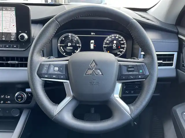 三菱 アウトランダー ＰＨＥＶ G 東京都 2024(令6)年 0.4万km ホワイトダイヤモンド FSRエアロ/純正ナビ/マルチアラウンドモニター/衝突被害軽減/後側方車両検知警報/マイパイロット/シートヒーター/パワーシート/パワーバックドア/ワイヤレス充電器/ステアリングスイッチ/スマートキー