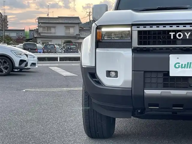 トヨタ ランドクルーザー ２５０ VX 広島県 2024(令6)年 0.1千km プラチナホワイトパールマイカ 登録時走行距離60km/ワンオーナー/サンルーフ/純正ナビ（HDMI/フルセグTV/Bluetooth）/全方位モニター/ETC2.0/デジタルインナーミラー/ルーフレール/黒レザーシート/・シートヒーター/・エアシート/・パワーシート/衝突被害軽減ブレーキ/車線逸脱警報/オートマチックハイビーム/ブラインドスポットモニター/レーダークルーズコントロール/コーナーセンサー/ステアリングヒーター/パワーバックドア/スペアキー