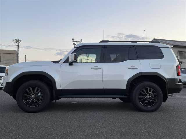 トヨタ ランドクルーザー ２５０ VX 広島県 2024(令6)年 0.1千km プラチナホワイトパールマイカ 登録時走行距離60km/ワンオーナー/アドバンストドライブ/サンルーフ/純正ナビ（HDMI/フルセグTV/Bluetooth）/全方位モニター/ETC2.0/デジタルインナーミラー/ルーフレール/黒レザーシート/・シートヒーター/・エアシート/・パワーシート/衝突被害軽減ブレーキ/車線逸脱警報/オートマチックハイビーム/ブラインドスポットモニター/レーダークルーズコントロール/コーナーセンサー/ステアリングヒーター/パワーバックドア/スペアキー