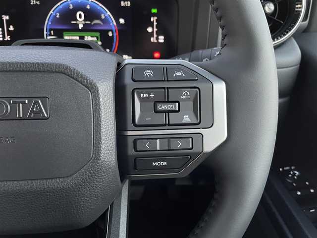 トヨタ ランドクルーザー ２５０ VX 広島県 2024(令6)年 0.1千km プラチナホワイトパールマイカ 登録時走行距離60km/ワンオーナー/アドバンストドライブ/サンルーフ/純正ナビ（HDMI/フルセグTV/Bluetooth）/全方位モニター/ETC2.0/デジタルインナーミラー/ルーフレール/黒レザーシート/・シートヒーター/・エアシート/・パワーシート/衝突被害軽減ブレーキ/車線逸脱警報/オートマチックハイビーム/ブラインドスポットモニター/レーダークルーズコントロール/コーナーセンサー/ステアリングヒーター/パワーバックドア/スペアキー