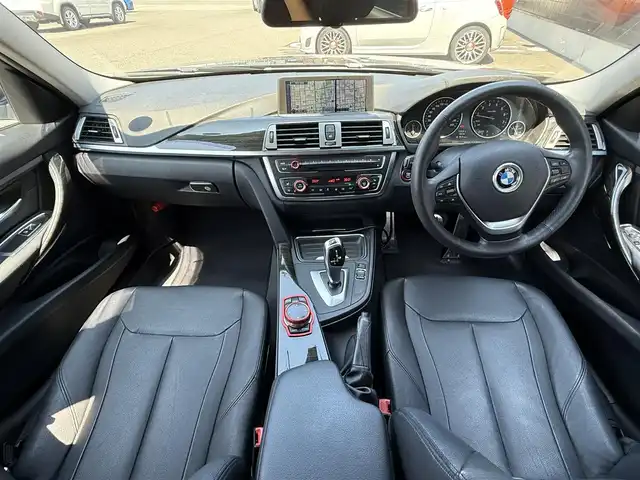 ＢＭＷ ３２０ｉ ラグジュアリー 静岡県 2014(平26)年 8.1万km サファイアブラックP レザーシート/純正ナビ/(CD/DVD/Bluetooth/フルセグ)/衝突被害軽減システム/バックカメラ/アダプティブクルーズコントロール/レーンキープアシスト/メモリー付パワーシート/シートヒーター/スマートキー/ETC/フロアマット/純正17インチアルミホイール/フロントフォグランプ