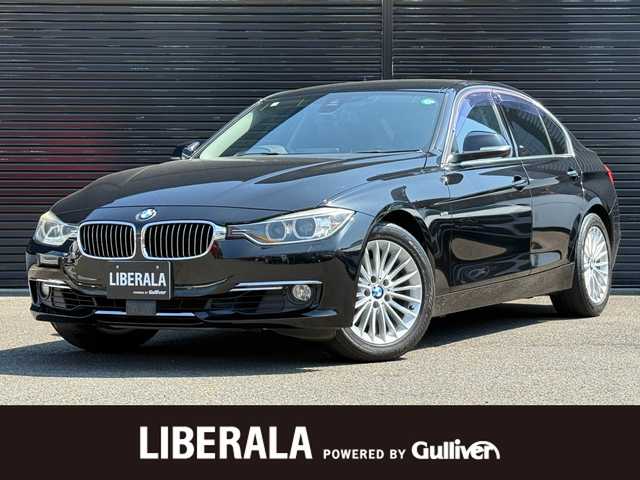 ＢＭＷ ３２０ｉ ラグジュアリー 静岡県 2014(平26)年 8.1万km サファイアブラックP レザーシート/純正ナビ/(CD/DVD/Bluetooth/フルセグ)/衝突被害軽減システム/バックカメラ/アダプティブクルーズコントロール/レーンキープアシスト/メモリー付パワーシート/シートヒーター/スマートキー/ETC/フロアマット/純正17インチアルミホイール/フロントフォグランプ