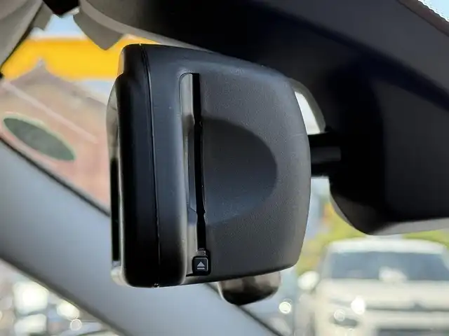 ＢＭＷ ３２０ｉ ラグジュアリー 静岡県 2014(平26)年 8.1万km サファイアブラックP レザーシート/純正ナビ/(CD/DVD/Bluetooth/フルセグ)/衝突被害軽減システム/バックカメラ/アダプティブクルーズコントロール/レーンキープアシスト/メモリー付パワーシート/シートヒーター/スマートキー/ETC/フロアマット/純正17インチアルミホイール/フロントフォグランプ