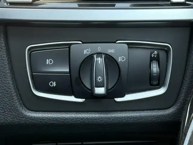 ＢＭＷ ３２０ｉ ラグジュアリー 静岡県 2014(平26)年 8.1万km サファイアブラックP レザーシート/純正ナビ/(CD/DVD/Bluetooth/フルセグ)/衝突被害軽減システム/バックカメラ/アダプティブクルーズコントロール/レーンキープアシスト/メモリー付パワーシート/シートヒーター/スマートキー/ETC/フロアマット/純正17インチアルミホイール/フロントフォグランプ