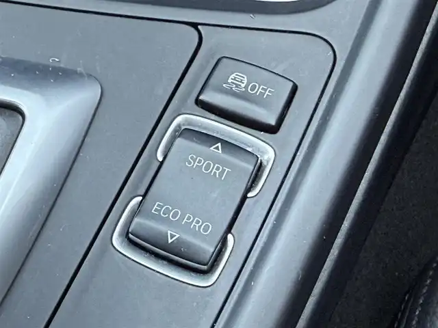 ＢＭＷ ３２０ｉ ラグジュアリー 静岡県 2014(平26)年 8.1万km サファイアブラックP レザーシート/純正ナビ/(CD/DVD/Bluetooth/フルセグ)/衝突被害軽減システム/バックカメラ/アダプティブクルーズコントロール/レーンキープアシスト/メモリー付パワーシート/シートヒーター/スマートキー/ETC/フロアマット/純正17インチアルミホイール/フロントフォグランプ