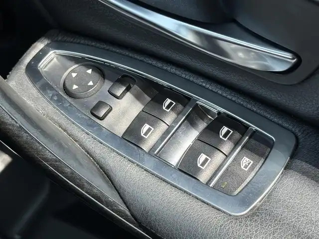ＢＭＷ ３２０ｉ ラグジュアリー 静岡県 2014(平26)年 8.1万km サファイアブラックP レザーシート/純正ナビ/(CD/DVD/Bluetooth/フルセグ)/衝突被害軽減システム/バックカメラ/アダプティブクルーズコントロール/レーンキープアシスト/メモリー付パワーシート/シートヒーター/スマートキー/ETC/フロアマット/純正17インチアルミホイール/フロントフォグランプ