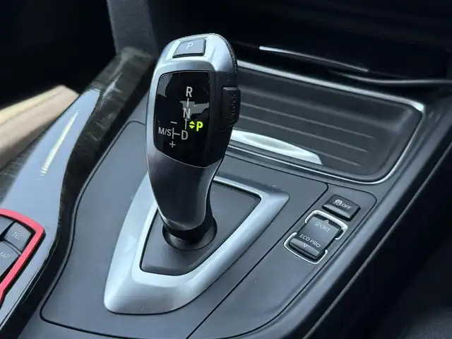 ＢＭＷ ３２０ｉ ラグジュアリー 静岡県 2014(平26)年 8.1万km サファイアブラックP レザーシート/純正ナビ/(CD/DVD/Bluetooth/フルセグ)/衝突被害軽減システム/バックカメラ/アダプティブクルーズコントロール/レーンキープアシスト/メモリー付パワーシート/シートヒーター/スマートキー/ETC/フロアマット/純正17インチアルミホイール/フロントフォグランプ