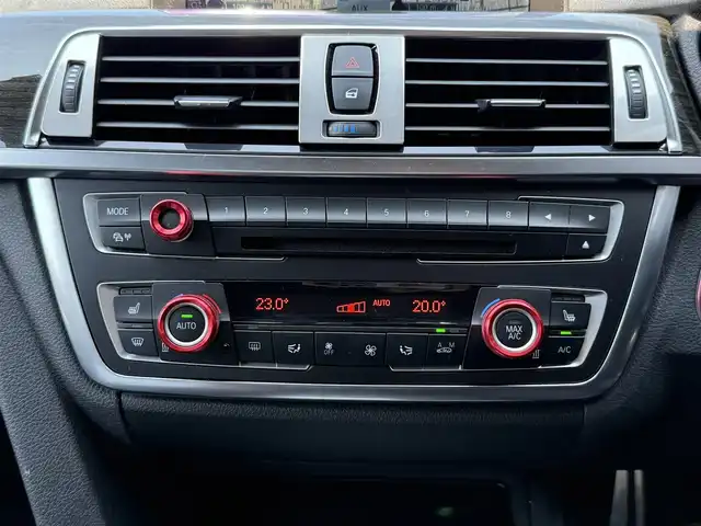 ＢＭＷ ３２０ｉ ラグジュアリー 静岡県 2014(平26)年 8.1万km サファイアブラックP レザーシート/純正ナビ/(CD/DVD/Bluetooth/フルセグ)/衝突被害軽減システム/バックカメラ/アダプティブクルーズコントロール/レーンキープアシスト/メモリー付パワーシート/シートヒーター/スマートキー/ETC/フロアマット/純正17インチアルミホイール/フロントフォグランプ