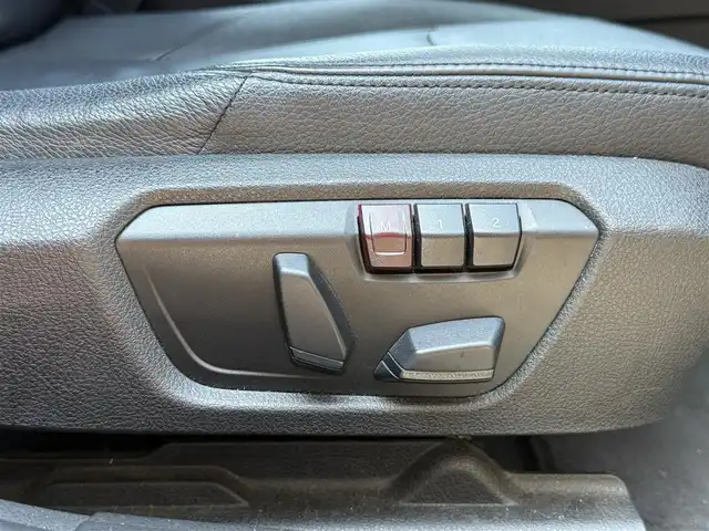 ＢＭＷ ３２０ｉ ラグジュアリー 静岡県 2014(平26)年 8.1万km サファイアブラックP レザーシート/純正ナビ/(CD/DVD/Bluetooth/フルセグ)/衝突被害軽減システム/バックカメラ/アダプティブクルーズコントロール/レーンキープアシスト/メモリー付パワーシート/シートヒーター/スマートキー/ETC/フロアマット/純正17インチアルミホイール/フロントフォグランプ