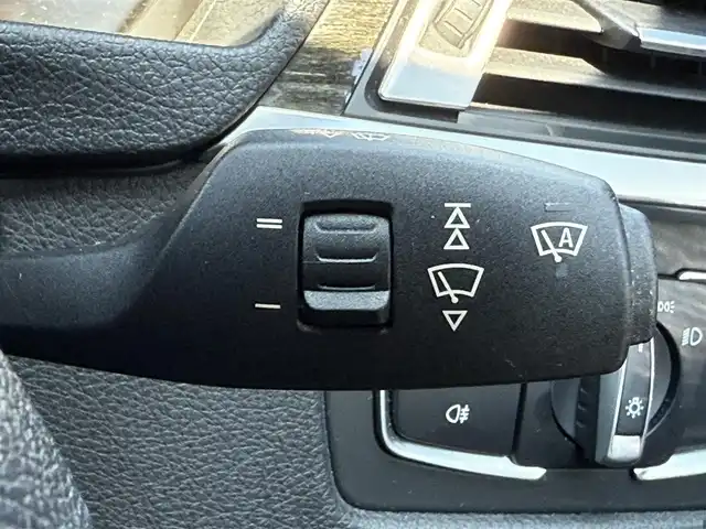 ＢＭＷ ３２０ｉ ラグジュアリー 静岡県 2014(平26)年 8.1万km サファイアブラックP レザーシート/純正ナビ/(CD/DVD/Bluetooth/フルセグ)/衝突被害軽減システム/バックカメラ/アダプティブクルーズコントロール/レーンキープアシスト/メモリー付パワーシート/シートヒーター/スマートキー/ETC/フロアマット/純正17インチアルミホイール/フロントフォグランプ