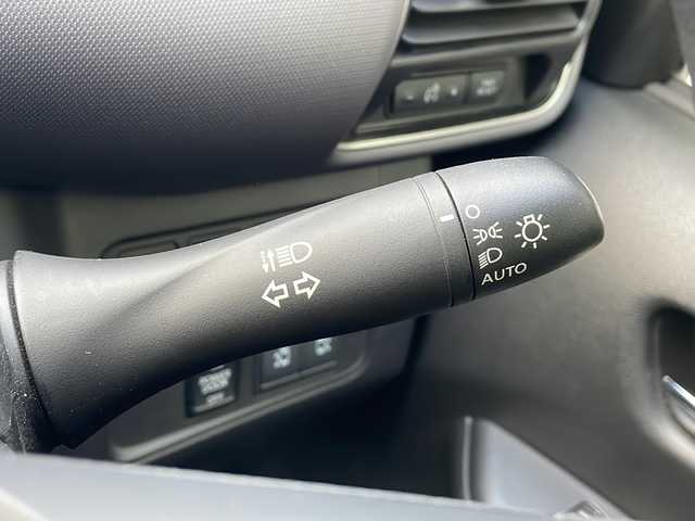 日産 セレナ X Vセレクション 広島県 2017(平29)年 6.8万km ブリリアントホワイトパール 禁煙/エマージェンシーブレーキ/純正ナビ/CD/DVD/DTV/Bluetooth/純正フリップダウンモニター/両側パワースライドドア/クルーズコントロール/ビルトインETC/純正フロアマット/ドアバイザー/アイドリングストップ/社外アルミホイール/ステアリングスイッチ/スマートキー/スペアキー