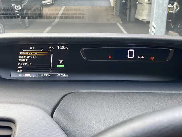 日産 セレナ X Vセレクション 広島県 2017(平29)年 6.8万km ブリリアントホワイトパール 禁煙/エマージェンシーブレーキ/純正ナビ/CD/DVD/DTV/Bluetooth/純正フリップダウンモニター/両側パワースライドドア/クルーズコントロール/ビルトインETC/純正フロアマット/ドアバイザー/アイドリングストップ/社外アルミホイール/ステアリングスイッチ/スマートキー/スペアキー