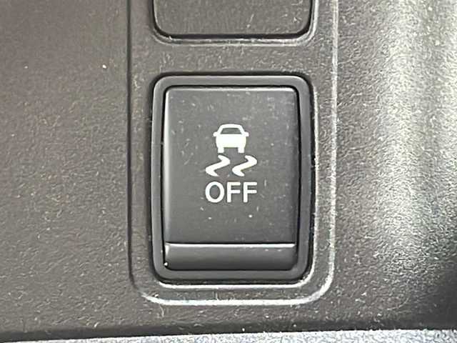 日産 セレナ X Vセレクション 広島県 2017(平29)年 6.8万km ブリリアントホワイトパール 禁煙/エマージェンシーブレーキ/純正ナビ/CD/DVD/DTV/Bluetooth/純正フリップダウンモニター/両側パワースライドドア/クルーズコントロール/ビルトインETC/純正フロアマット/ドアバイザー/アイドリングストップ/社外アルミホイール/ステアリングスイッチ/スマートキー/スペアキー