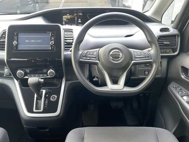 日産 セレナ X Vセレクション 広島県 2017(平29)年 6.8万km ブリリアントホワイトパール 禁煙/エマージェンシーブレーキ/純正ナビ/CD/DVD/DTV/Bluetooth/純正フリップダウンモニター/両側パワースライドドア/クルーズコントロール/ビルトインETC/純正フロアマット/ドアバイザー/アイドリングストップ/社外アルミホイール/ステアリングスイッチ/スマートキー/スペアキー