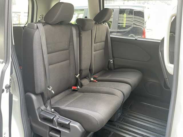 日産 セレナ X Vセレクション 広島県 2017(平29)年 6.8万km ブリリアントホワイトパール 禁煙/エマージェンシーブレーキ/純正ナビ/CD/DVD/DTV/Bluetooth/純正フリップダウンモニター/両側パワースライドドア/クルーズコントロール/ビルトインETC/純正フロアマット/ドアバイザー/アイドリングストップ/社外アルミホイール/ステアリングスイッチ/スマートキー/スペアキー