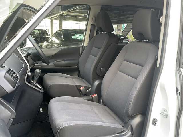 日産 セレナ X Vセレクション 広島県 2017(平29)年 6.8万km ブリリアントホワイトパール 禁煙/エマージェンシーブレーキ/純正ナビ/CD/DVD/DTV/Bluetooth/純正フリップダウンモニター/両側パワースライドドア/クルーズコントロール/ビルトインETC/純正フロアマット/ドアバイザー/アイドリングストップ/社外アルミホイール/ステアリングスイッチ/スマートキー/スペアキー