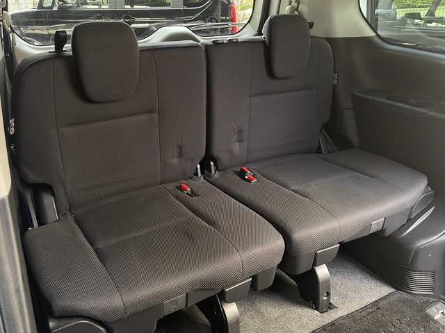 日産 セレナ X Vセレクション 広島県 2017(平29)年 6.8万km ブリリアントホワイトパール 禁煙/エマージェンシーブレーキ/純正ナビ/CD/DVD/DTV/Bluetooth/純正フリップダウンモニター/両側パワースライドドア/クルーズコントロール/ビルトインETC/純正フロアマット/ドアバイザー/アイドリングストップ/社外アルミホイール/ステアリングスイッチ/スマートキー/スペアキー