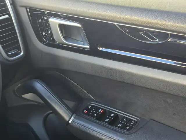 ポルシェ カイエン S 山梨県 2019(平31)年 2.8万km 紺 スポクロ　/黒革　/ＰＤＬＳ　/ＰＡＳＭ　/スパイダー２１ＡＷ　/4ZクライメントC　/ＰＣＭナビ　/ＡＣＣ　/ＢＳＡ　/ＬＫＡ　/Ｐシート　/シートＨ　/３６０カメラ/カープレイ　/前後ドラレコ　/Aハイビーム　/Pバックドア