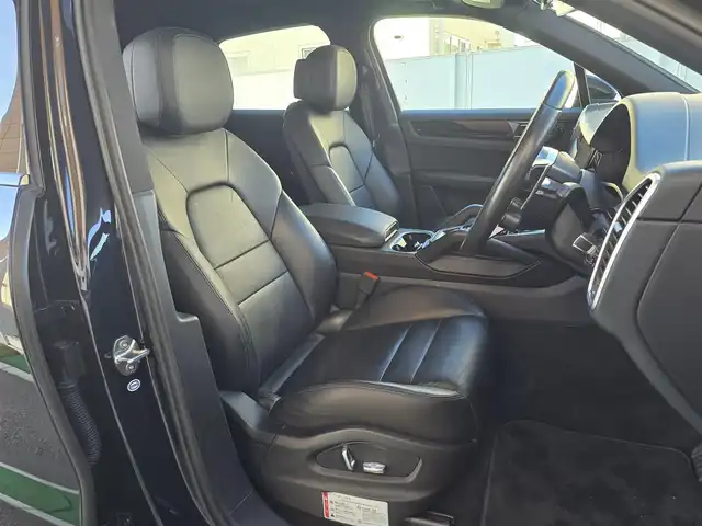 ポルシェ カイエン S 山梨県 2019(平31)年 2.8万km 紺 スポクロ　/黒革　/ＰＤＬＳ　/ＰＡＳＭ　/スパイダー２１ＡＷ　/4ZクライメントC　/ＰＣＭナビ　/ＡＣＣ　/ＢＳＡ　/ＬＫＡ　/Ｐシート　/シートＨ　/３６０カメラ/カープレイ　/前後ドラレコ　/Aハイビーム　/Pバックドア