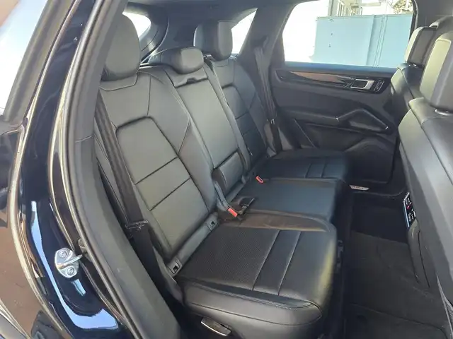 ポルシェ カイエン S 山梨県 2019(平31)年 2.8万km 紺 スポクロ　/黒革　/ＰＤＬＳ　/ＰＡＳＭ　/スパイダー２１ＡＷ　/4ZクライメントC　/ＰＣＭナビ　/ＡＣＣ　/ＢＳＡ　/ＬＫＡ　/Ｐシート　/シートＨ　/３６０カメラ/カープレイ　/前後ドラレコ　/Aハイビーム　/Pバックドア