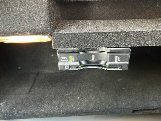 メルセデス・ベンツ Ｃ１８０ ワゴン スポーツ 兵庫県 2014(平26)年 2.8万km 黒 取扱説明書/保証書/純正ディーラーOPナビ（フルセグ/Bluetooth/SD/DISC/AM/FM）/プッシュスタート/パドルシフト/アイドリングストップ/スマートキー×２/ETC/ドライブレコーダー/ASSURAレーダー/バックカメラ/パワーシート/シートメモリー/シートヒーター/純正フロアマット/純正アルミホイール/ルーフレール/パワーバックドア/アンビエントライト/ステアリングアシスト/レーンディパーチャーウォーニング/パークトロニック/インテリジェントライトシステム/クルーズコントロール/プリセーフブレーキ/ブラインドスポットアシスト/アテンションアシスト/HUD