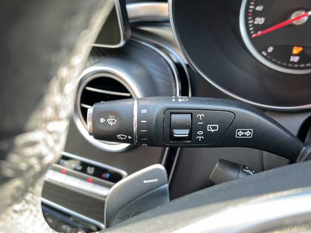 メルセデス・ベンツ Ｃ１８０ ワゴン スポーツ 兵庫県 2014(平26)年 2.8万km 黒 取扱説明書/保証書/純正ディーラーOPナビ（フルセグ/Bluetooth/SD/DISC/AM/FM）/プッシュスタート/パドルシフト/アイドリングストップ/スマートキー×２/ETC/ドライブレコーダー/ASSURAレーダー/バックカメラ/パワーシート/シートメモリー/シートヒーター/純正フロアマット/純正アルミホイール/ルーフレール/パワーバックドア/アンビエントライト/ステアリングアシスト/レーンディパーチャーウォーニング/パークトロニック/インテリジェントライトシステム/クルーズコントロール/プリセーフブレーキ/ブラインドスポットアシスト/アテンションアシスト/HUD