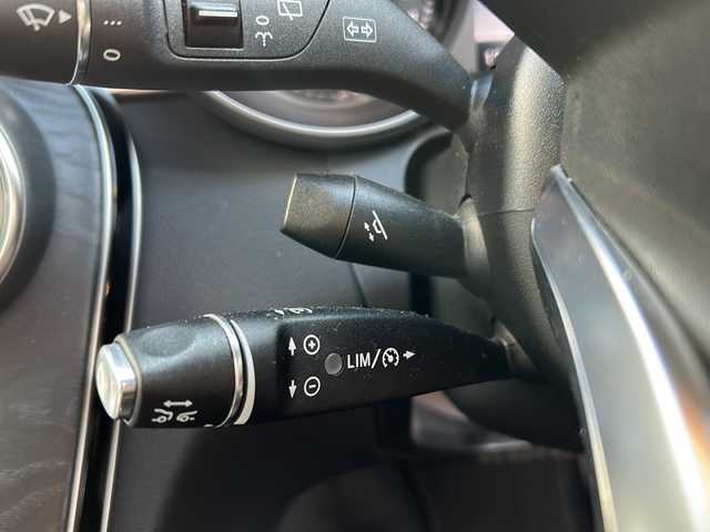 メルセデス・ベンツ Ｃ１８０ ワゴン スポーツ 兵庫県 2014(平26)年 2.8万km 黒 取扱説明書/保証書/純正ディーラーOPナビ（フルセグ/Bluetooth/SD/DISC/AM/FM）/プッシュスタート/パドルシフト/アイドリングストップ/スマートキー×２/ETC/ドライブレコーダー/ASSURAレーダー/バックカメラ/パワーシート/シートメモリー/シートヒーター/純正フロアマット/純正アルミホイール/ルーフレール/パワーバックドア/アンビエントライト/ステアリングアシスト/レーンディパーチャーウォーニング/パークトロニック/インテリジェントライトシステム/クルーズコントロール/プリセーフブレーキ/ブラインドスポットアシスト/アテンションアシスト/HUD