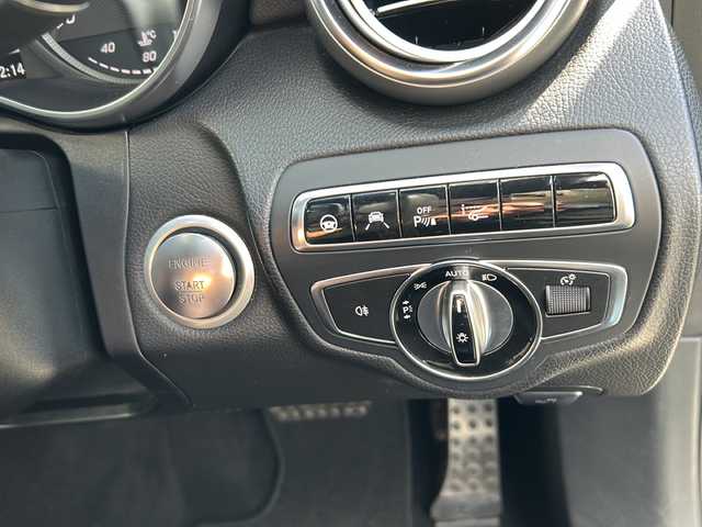 メルセデス・ベンツ Ｃ１８０ ワゴン スポーツ 兵庫県 2014(平26)年 2.8万km 黒 取扱説明書/保証書/純正ディーラーOPナビ（フルセグ/Bluetooth/SD/DISC/AM/FM）/プッシュスタート/パドルシフト/アイドリングストップ/スマートキー×２/ETC/ドライブレコーダー/ASSURAレーダー/バックカメラ/パワーシート/シートメモリー/シートヒーター/純正フロアマット/純正アルミホイール/ルーフレール/パワーバックドア/アンビエントライト/ステアリングアシスト/レーンディパーチャーウォーニング/パークトロニック/インテリジェントライトシステム/クルーズコントロール/プリセーフブレーキ/ブラインドスポットアシスト/アテンションアシスト/HUD