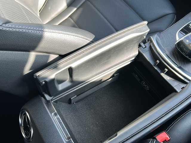 メルセデス・ベンツ Ｃ１８０ ワゴン スポーツ 兵庫県 2014(平26)年 2.8万km 黒 取扱説明書/保証書/純正ディーラーOPナビ（フルセグ/Bluetooth/SD/DISC/AM/FM）/プッシュスタート/パドルシフト/アイドリングストップ/スマートキー×２/ETC/ドライブレコーダー/ASSURAレーダー/バックカメラ/パワーシート/シートメモリー/シートヒーター/純正フロアマット/純正アルミホイール/ルーフレール/パワーバックドア/アンビエントライト/ステアリングアシスト/レーンディパーチャーウォーニング/パークトロニック/インテリジェントライトシステム/クルーズコントロール/プリセーフブレーキ/ブラインドスポットアシスト/アテンションアシスト/HUD