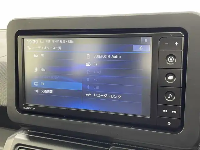 ダイハツ タフト G ターボ ダーククロムベンチャー 宮城県 2023(令5)年 0.6万km シャイニングホワイトパール 純正7インチナビ/全方位カメラ/ガラスルーフ/アダプティブクルーズコントロール/レーンアシスト/障害物センサー/電動パーキング/オートブレーキホールド/衝突軽減/アイドリングストップ/横滑り防止/ステアリングスイッチ/シートヒーター/オートライト/スマートキー/プッシュスタート/LEDライト/純正アルミホイール/スペアキー１本/禁煙車