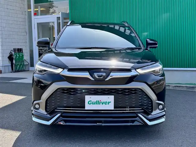 トヨタ カローラ クロス ハイブリッド Z 宮城県 2024(令6)年 2.5万km アティチュードブラックマイカ トヨタチームメイト（アドバンストパーク）/・ブラインドスポットモニター/・安心降車アシスト/・パーキングサポートブレーキ/・パノラミックビューモニター/ディスプレイオーディオプラス/・10.5インチディスプレイオーディオ/・車載ナビ/・ETC2.0/パノラマルーフ/ワイヤレス充電/アクセサリーコンセント（100V/1500W）/＝＝＝/モデリスタエアロ（F/S/R）/セーフティセンス/・プリクラッシュセーフティ/・レーントレーシングアシスト/・レーンディパーチャーアラート/・レーダークルーズコントロール/・オートマチックハイビーム/・ロードサインアシスト/・ドライバー異常時対応システム/・プロアクティブドライビングアシスト/・発進遅れ告知機能/ハンズフリーパワーバックドア/ハーフレザーシート/シートヒーター/パワーシート/電動パーキングブレーキ/ブレーキホールド/LEDヘッドランプ/LEDシーケンシャルターンランプ/フォグランプ/スマートキー＆プッシュスタート/純正18インチAW/フロアマット/ドアバイザー