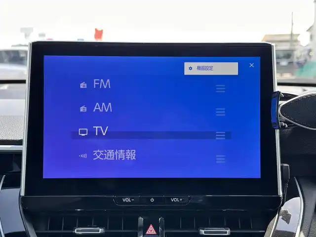 トヨタ カローラ クロス ハイブリッド Z 宮城県 2024(令6)年 2.5万km アティチュードブラックマイカ トヨタチームメイト（アドバンストパーク）/・ブラインドスポットモニター/・安心降車アシスト/・パーキングサポートブレーキ/・パノラミックビューモニター/ディスプレイオーディオプラス/・10.5インチディスプレイオーディオ/・車載ナビ/・ETC2.0/パノラマルーフ/ワイヤレス充電/アクセサリーコンセント（100V/1500W）/＝＝＝/モデリスタエアロ（F/S/R）/セーフティセンス/・プリクラッシュセーフティ/・レーントレーシングアシスト/・レーンディパーチャーアラート/・レーダークルーズコントロール/・オートマチックハイビーム/・ロードサインアシスト/・ドライバー異常時対応システム/・プロアクティブドライビングアシスト/・発進遅れ告知機能/ハンズフリーパワーバックドア/ハーフレザーシート/シートヒーター/パワーシート/電動パーキングブレーキ/ブレーキホールド/LEDヘッドランプ/LEDシーケンシャルターンランプ/フォグランプ/スマートキー＆プッシュスタート/純正18インチAW/フロアマット/ドアバイザー