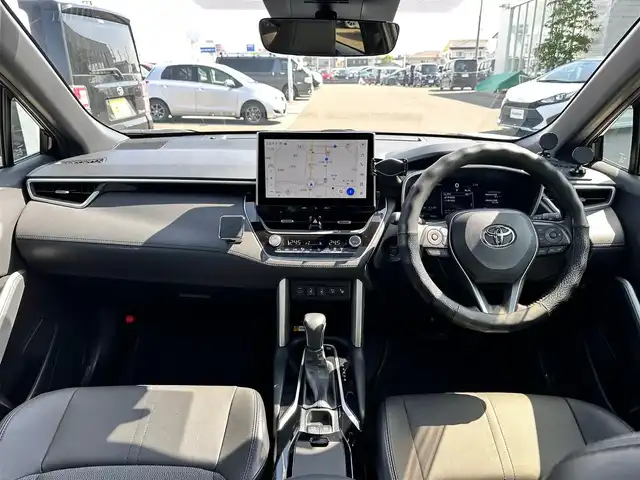 トヨタ カローラ クロス ハイブリッド Z 宮城県 2024(令6)年 2.5万km アティチュードブラックマイカ トヨタチームメイト（アドバンストパーク）/・ブラインドスポットモニター/・安心降車アシスト/・パーキングサポートブレーキ/・パノラミックビューモニター/ディスプレイオーディオプラス/・10.5インチディスプレイオーディオ/・車載ナビ/・ETC2.0/パノラマルーフ/ワイヤレス充電/アクセサリーコンセント（100V/1500W）/＝＝＝/モデリスタエアロ（F/S/R）/セーフティセンス/・プリクラッシュセーフティ/・レーントレーシングアシスト/・レーンディパーチャーアラート/・レーダークルーズコントロール/・オートマチックハイビーム/・ロードサインアシスト/・ドライバー異常時対応システム/・プロアクティブドライビングアシスト/・発進遅れ告知機能/ハンズフリーパワーバックドア/ハーフレザーシート/シートヒーター/パワーシート/電動パーキングブレーキ/ブレーキホールド/LEDヘッドランプ/LEDシーケンシャルターンランプ/フォグランプ/スマートキー＆プッシュスタート/純正18インチAW/フロアマット/ドアバイザー