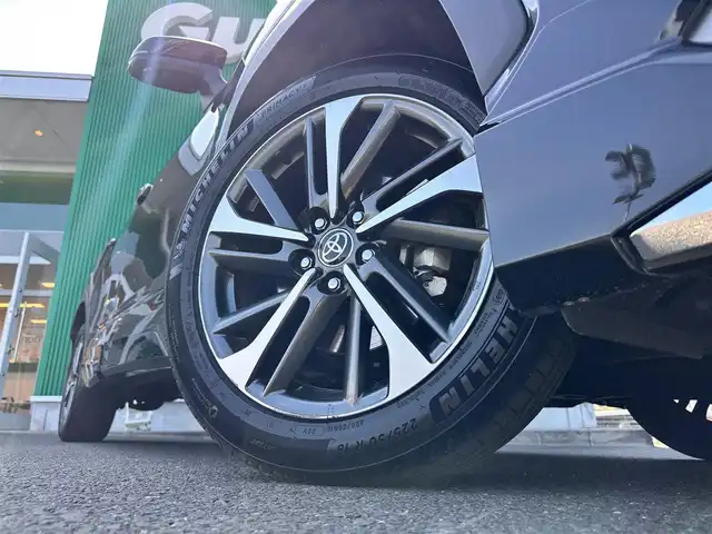 トヨタ カローラ クロス ハイブリッド Z 宮城県 2024(令6)年 2.5万km アティチュードブラックマイカ トヨタチームメイト（アドバンストパーク）/・ブラインドスポットモニター/・安心降車アシスト/・パーキングサポートブレーキ/・パノラミックビューモニター/ディスプレイオーディオプラス/・10.5インチディスプレイオーディオ/・車載ナビ/・ETC2.0/パノラマルーフ/ワイヤレス充電/アクセサリーコンセント（100V/1500W）/＝＝＝/モデリスタエアロ（F/S/R）/セーフティセンス/・プリクラッシュセーフティ/・レーントレーシングアシスト/・レーンディパーチャーアラート/・レーダークルーズコントロール/・オートマチックハイビーム/・ロードサインアシスト/・ドライバー異常時対応システム/・プロアクティブドライビングアシスト/・発進遅れ告知機能/ハンズフリーパワーバックドア/ハーフレザーシート/シートヒーター/パワーシート/電動パーキングブレーキ/ブレーキホールド/LEDヘッドランプ/LEDシーケンシャルターンランプ/フォグランプ/スマートキー＆プッシュスタート/純正18インチAW/フロアマット/ドアバイザー